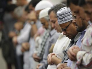 Shalat Berjamaah Masjid Ratu Asy Syifa